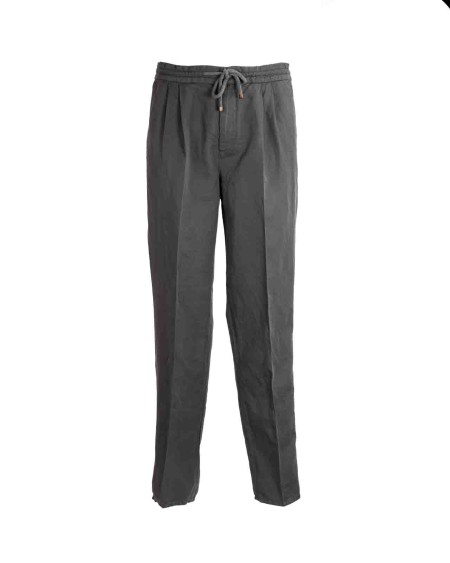 Shop BRUNELLO CUCINELLI  Trousers: Brunello Cucinelli leisure fit trousers in linen and cotton gabardine with drawstring and pleats.
Zip closure with metal hooks and drawstring.
Front pockets.
Rear welt pockets.
Pincers.
Leisure fit.
Composition: 54% LINEN, 46% COTTON.
Made in Italy.. M291DE1710-C6313